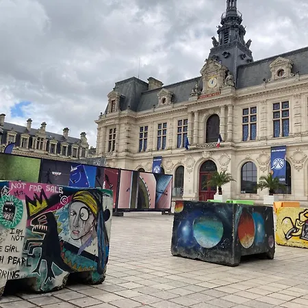 Gasthof La Curiosite, Et Pop Et Chic ! Poitiers